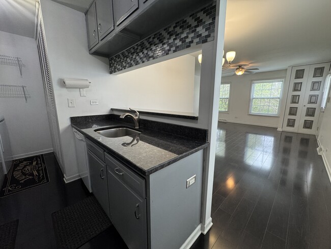 Building Photo - 485 Sidney Ave