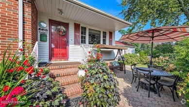 Building Photo - 120 Hulick Pl