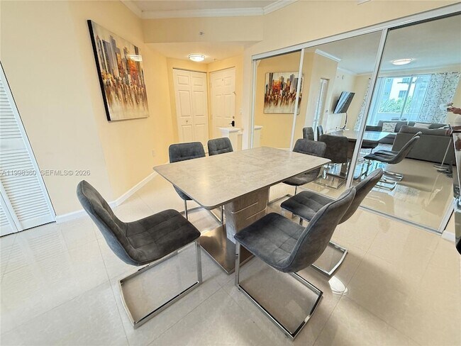 Foto del edificio - 17100 N Bay Rd