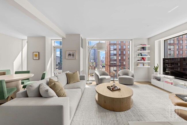 Building Photo - 505 W 43rd St