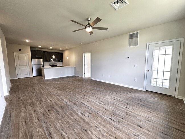 Building Photo - First Floor Luxury Flat