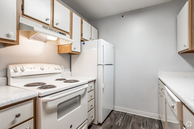 1BR, 1BA - 685SF - ALDERWOOD PARK