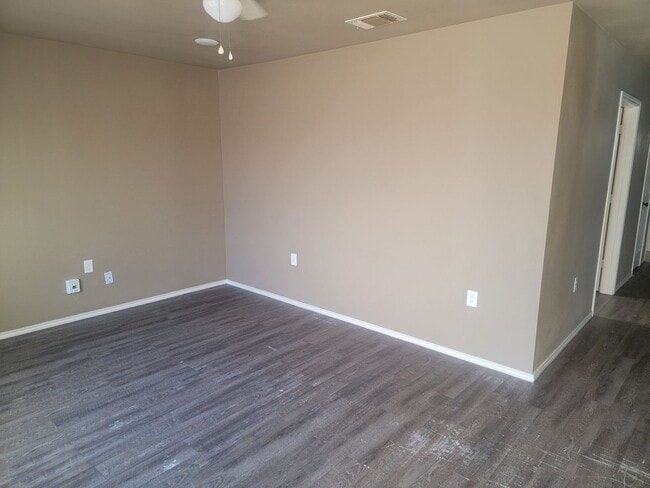 Foto del edificio - 3BD 2BR 1 CAR GARAGE *Section 8 approved