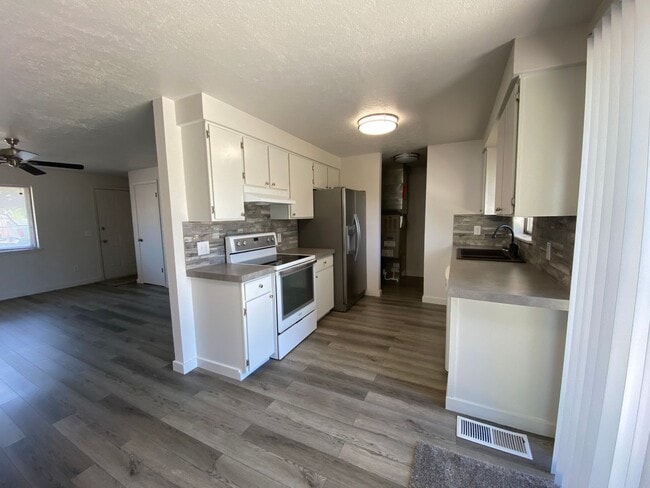 Foto del edificio - 3bed, 1bath, 1,000sq.ft. single car garage home - Emmett