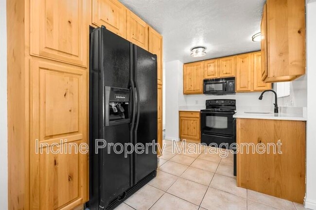 Foto del edificio - 10551 Violet Dr