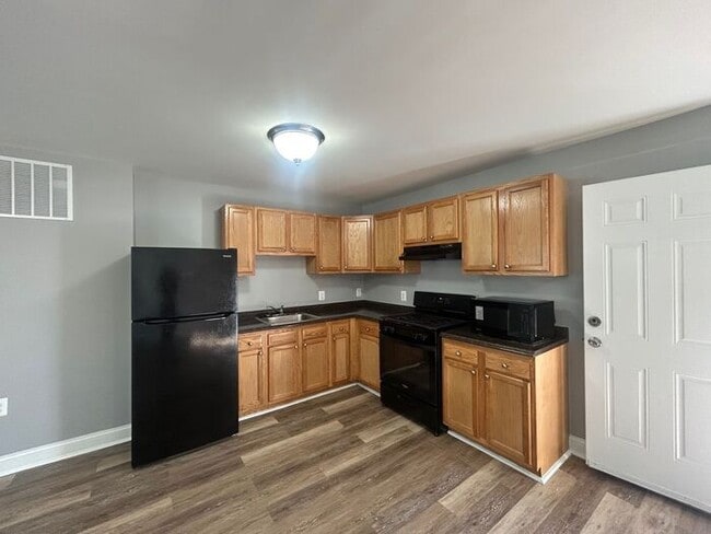 Photo - 4 Bedrooms with 2 full bathroom Townhome