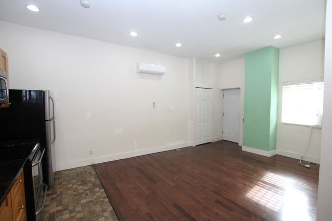 Photo - Spacious studio in Fairmount. Apartment