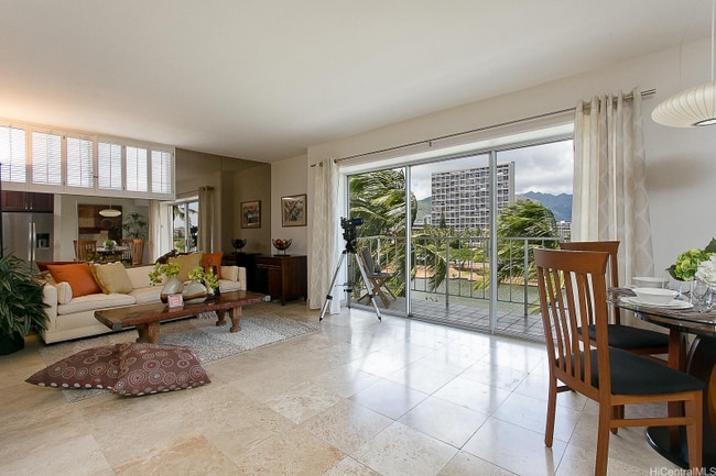Building Photo - 2115 Ala Wai Blvd