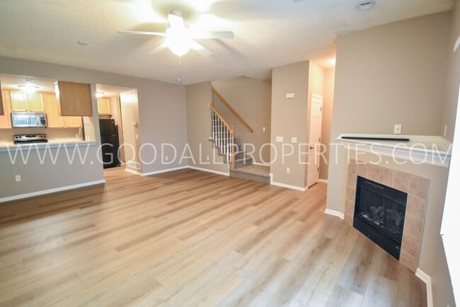 Building Photo - 3 Bedroom Townhome West Des Moines