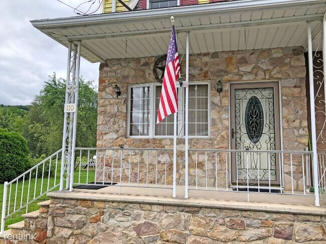 Building Photo - 2 br, 1 bath Townhome - 110 Green St.