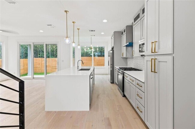 Foto del edificio - 3321 Hemlock Ave