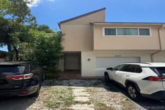 Building Photo - 8230 9th Ct