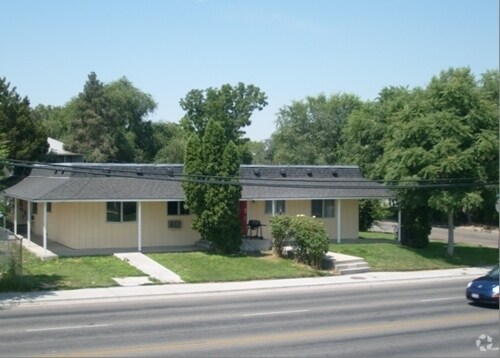 Foto del edificio - 2406 S Indiana Ave