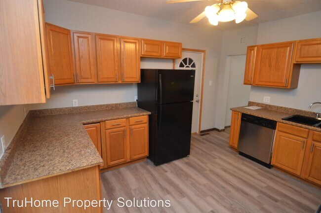 Foto del edificio - 3 br, 1.5 bath House - 616 University Ave