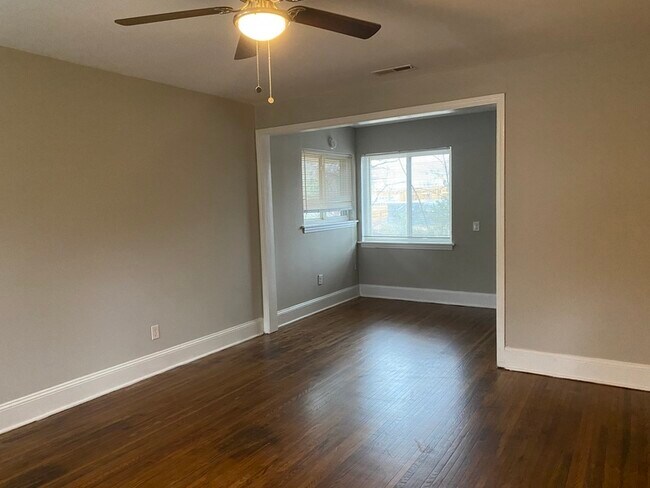 Foto del edificio - 2700 Catalina Ave
