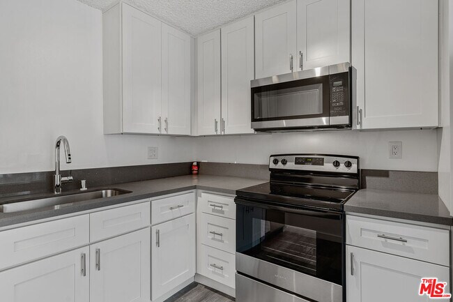 Foto del edificio - 12960 Dronfield Ave