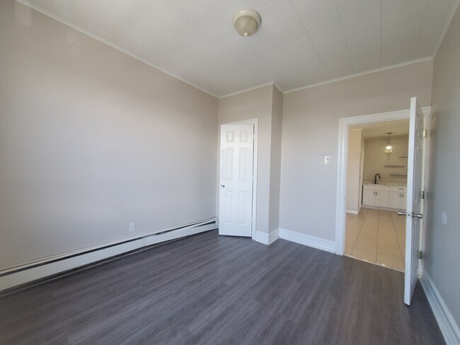 69 W 53rd St 5 - 67 W 53rd St