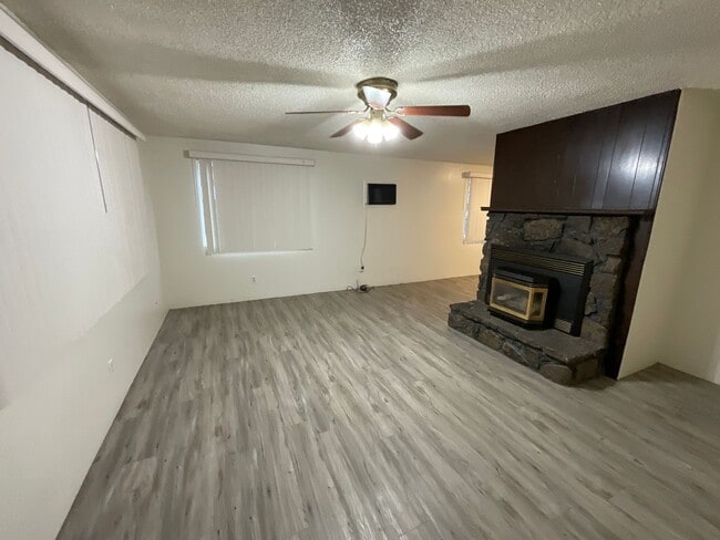 Building Photo - 2105 Leo Ln
