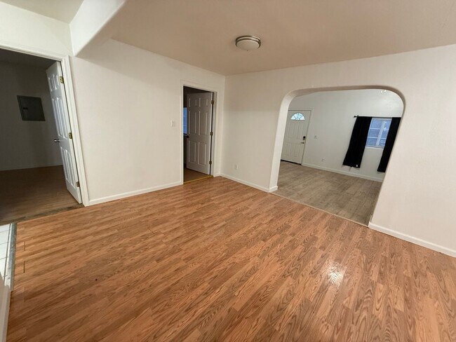 Foto del edificio - 3 bedroom Home for Rent -Located off Hyder and 14th