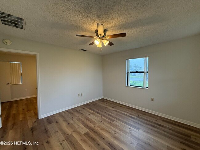 Building Photo - 195 Cardinal Dr