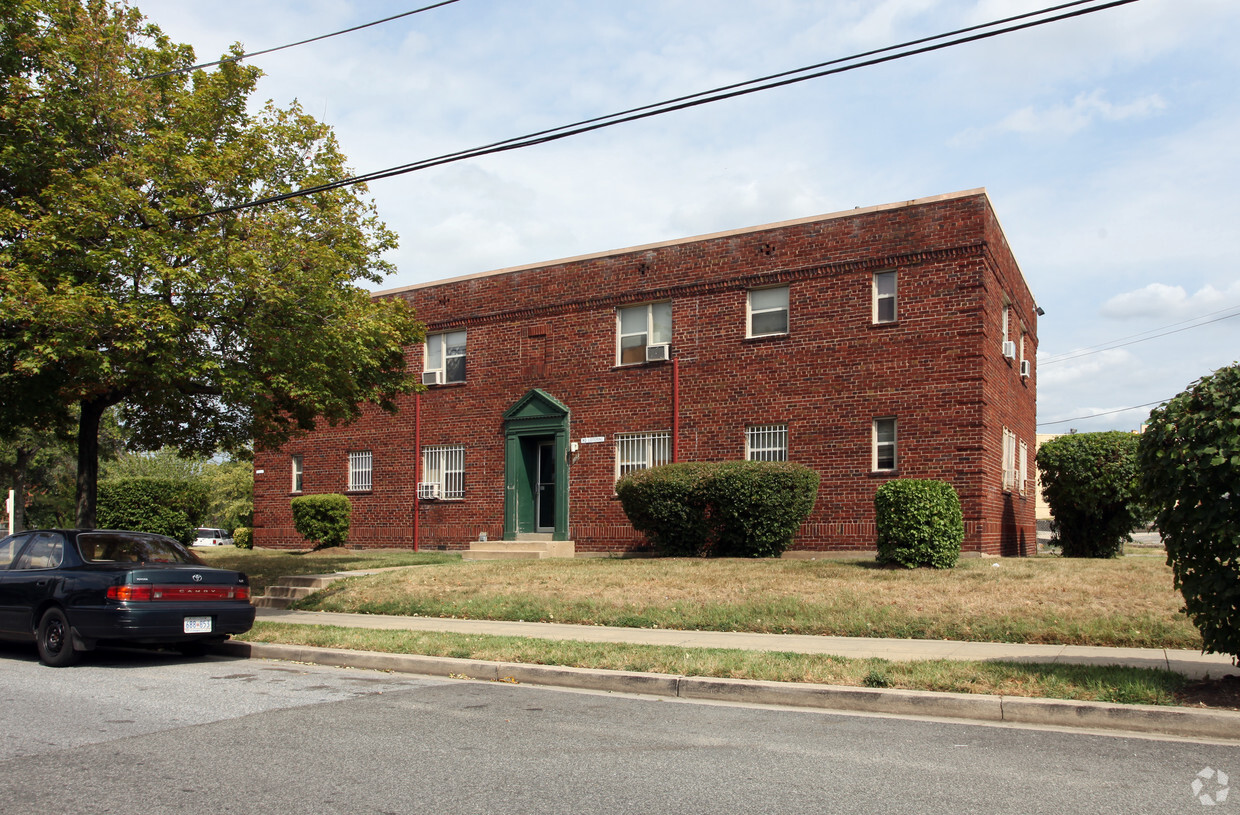 Primary Photo - Ames Street Apartments