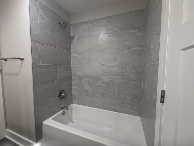 Foto del edificio - 3 Bedroom/2 Bathroom New Construction Townhouse in Southside