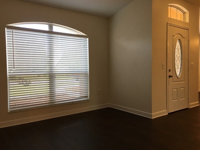 Building Photo - 12858 Raysbrook Drive