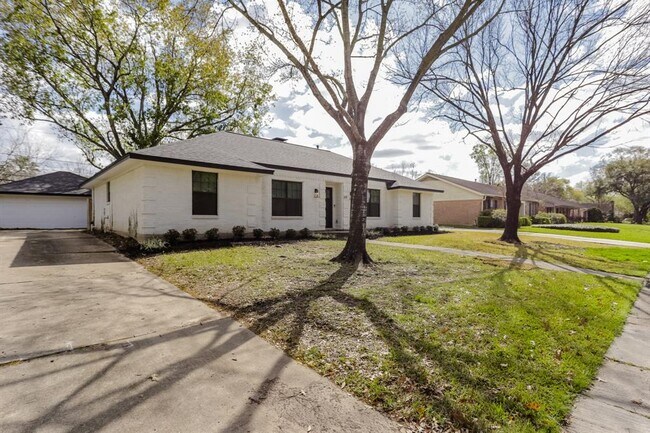 Foto del edificio - 611 Blue Willow Dr