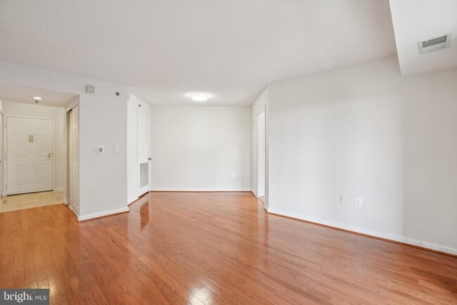 Foto del edificio - 2181 Jamieson Ave