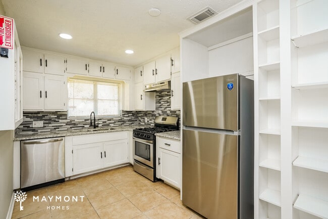 Building Photo - 1804 Chilton Dr