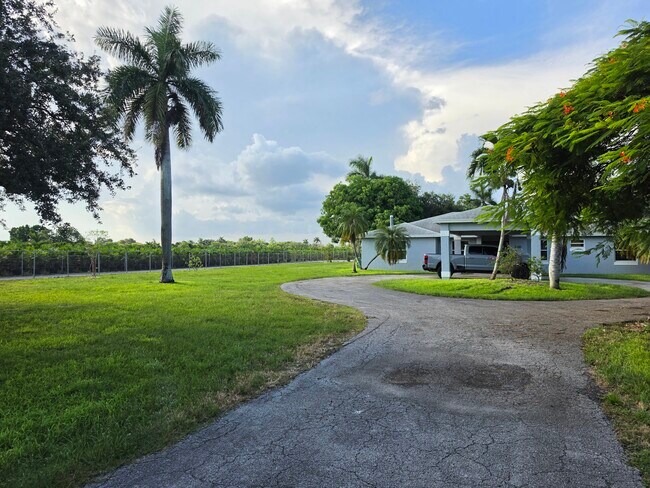 Foto del edificio - 14755 SW 264th St