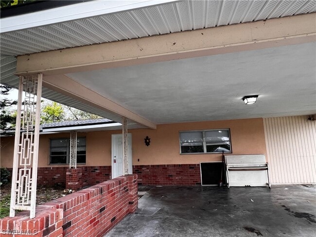 Building Photo - 1331 NE Pine Island Ln