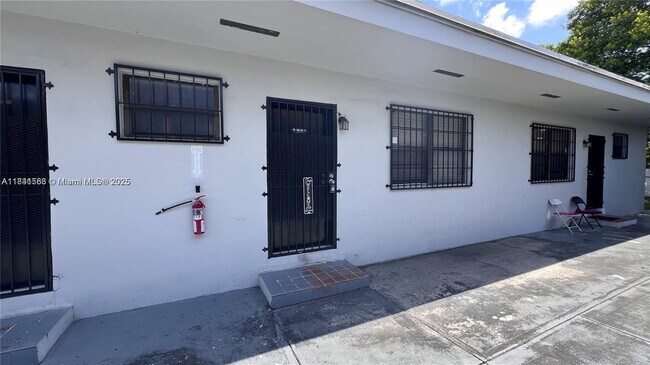 Foto del edificio - 3711 NW 24th Ave