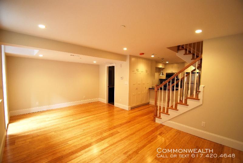 Primary Photo - Fort Hill Renovated 4 bed 9/1