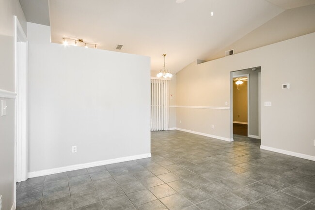 Building Photo - 10525 Reagans Run Dr