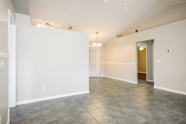 Foto del edificio - 10525 Reagans Run Dr