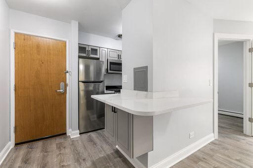 Building Photo - 6201 N Kenmore Ave