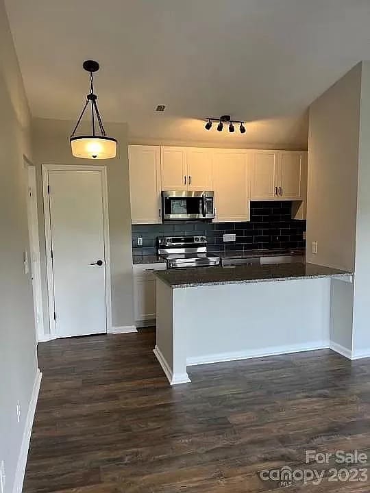 Building Photo - Room in Condo on Meadow Rose Ln