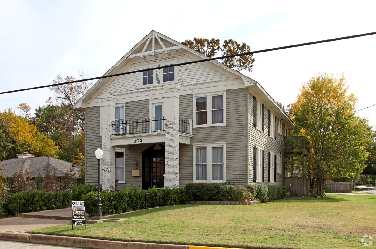 Foto del edificio - 302 E Pecan St