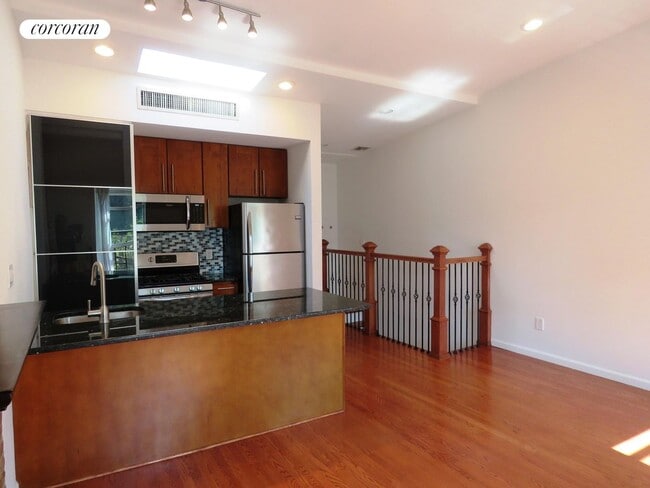 Building Photo - 625 Walton Ave