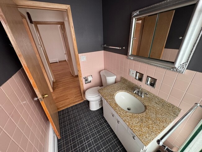 Foto del edificio - 6331 W Devon Ave