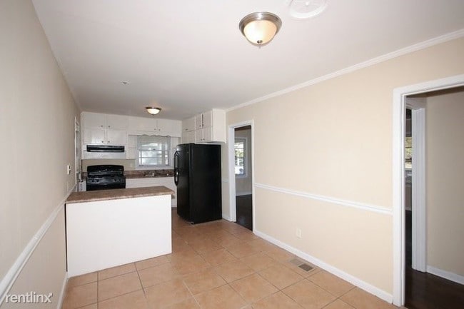 Building Photo - 3 br, 1.5 bath House - 552 Shellnut Dr