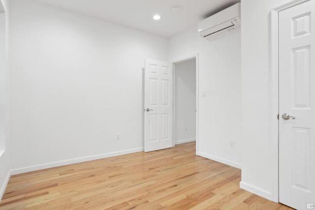 Foto del edificio - 2 bedroom in Brooklyn NY 11215