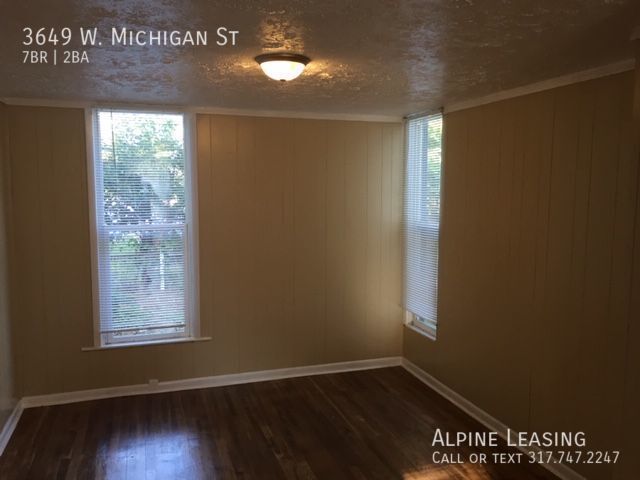 Building Photo - 7 Bedrooms / Central Air! / 2 car garage /...