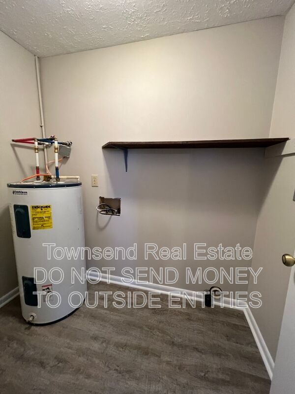 Building Photo - 1429B Ireland Dr