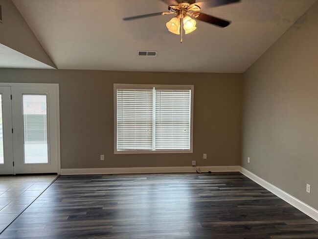 Foto del edificio - 7013 Golgotha Dr