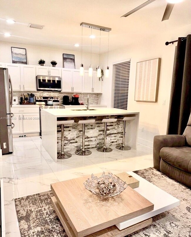 Foto del edificio - 4237 SW 164th Path