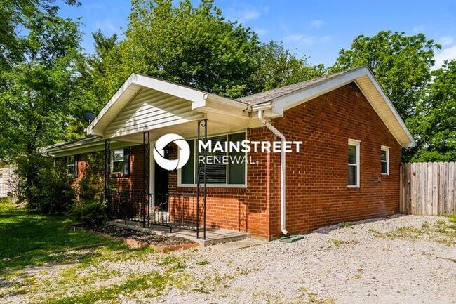 Building Photo - 3 Bedroom Pet-Friendly Home in Louisville, KY with Main Street Renewal