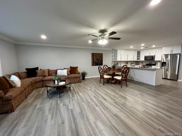 Foto del edificio - 98 Village Green Dr