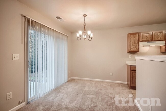 Foto del edificio - 8330 Wallace Glen Dr